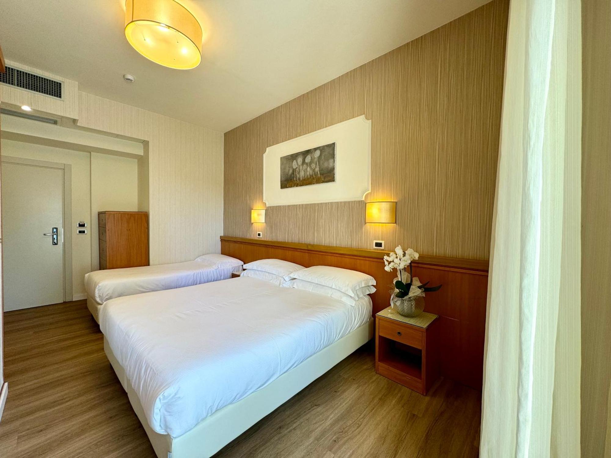 Hotel Alexander Μιλάνο Μαριτίμα Εξωτερικό φωτογραφία